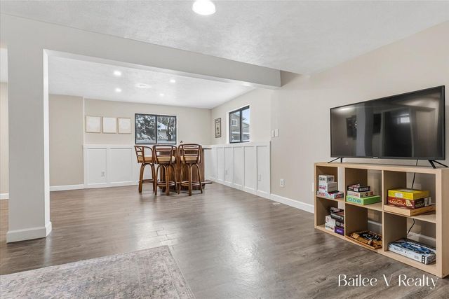 447 Stonehenge Street SE, Grand Rapids, MI 49548