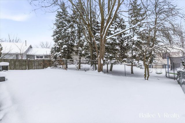 447 Stonehenge Street SE, Grand Rapids, MI 49548