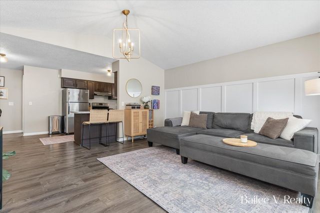 447 Stonehenge Street SE, Grand Rapids, MI 49548