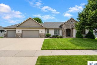 117 Grovebrook Drive, Mankato, MN 56001