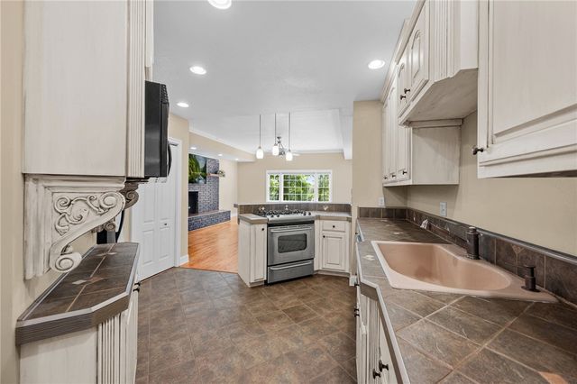 709 W Main Street, Pickens, SC 29671