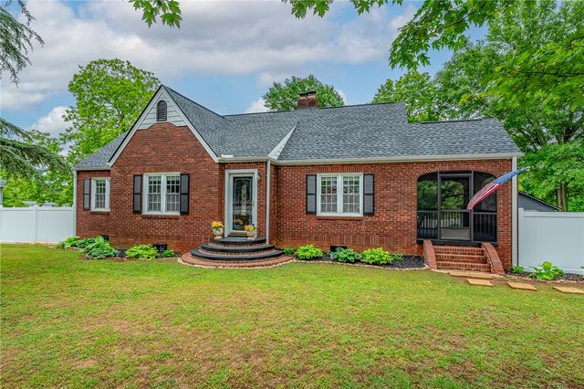 709 W Main Street, Pickens, SC 29671