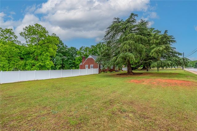 709 W Main Street, Pickens, SC 29671
