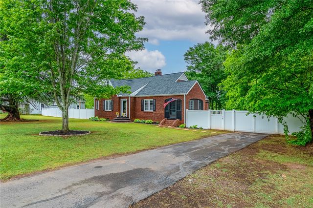 709 W Main Street, Pickens, SC 29671