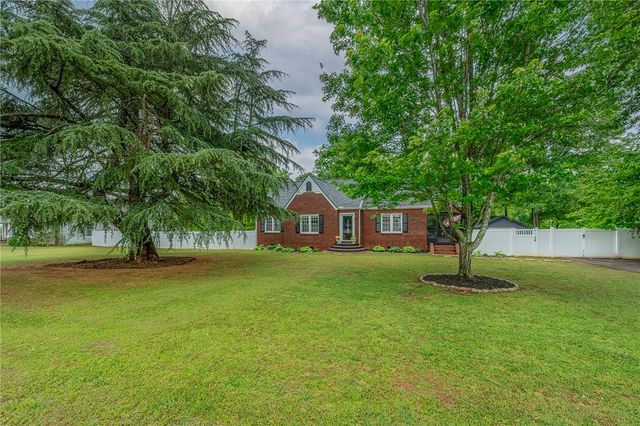 709 W Main Street, Pickens, SC 29671