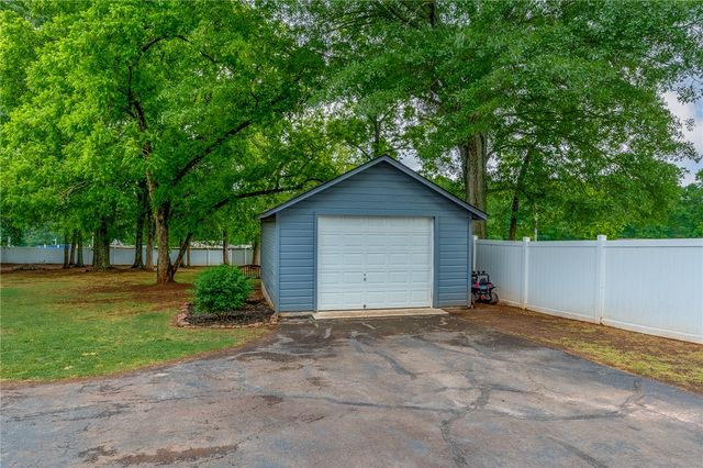 709 W Main Street, Pickens, SC 29671