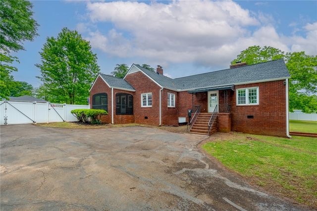 709 W Main Street, Pickens, SC 29671