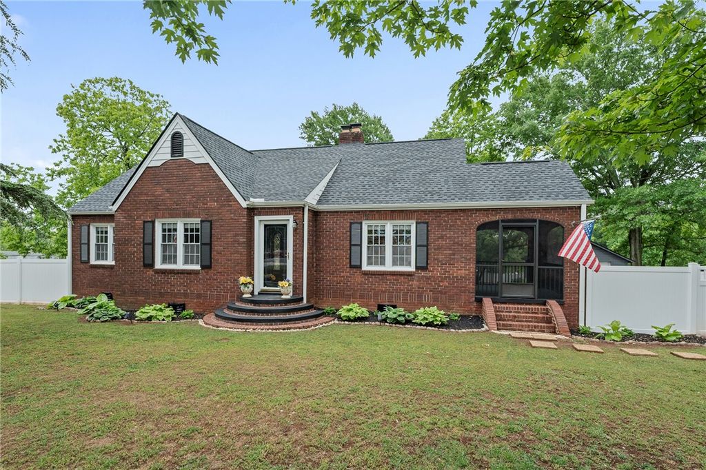 709 W Main Street, Pickens, SC 29671