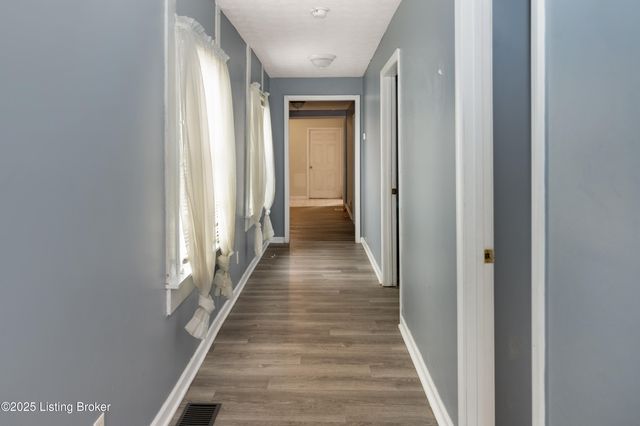 1926 W Chestnut St, Louisville, KY 40203