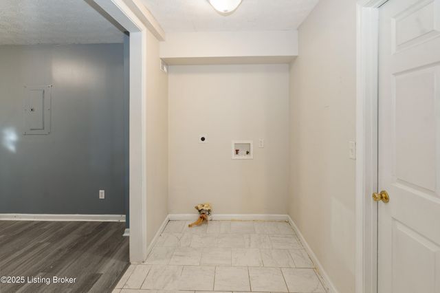 1926 W Chestnut St, Louisville, KY 40203