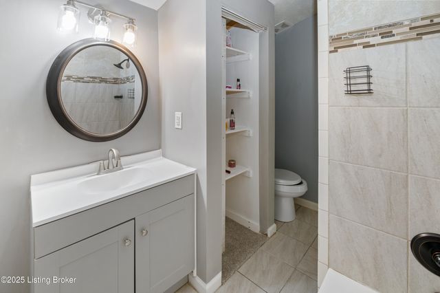 1926 W Chestnut St, Louisville, KY 40203