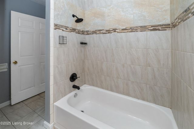 1926 W Chestnut St, Louisville, KY 40203