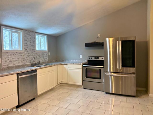 1926 W Chestnut St, Louisville, KY 40203