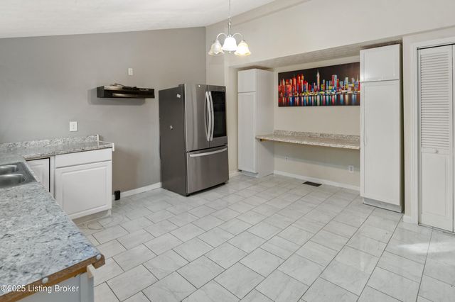 1926 W Chestnut St, Louisville, KY 40203