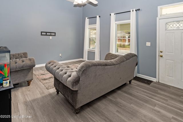 1926 W Chestnut St, Louisville, KY 40203