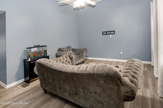 1926 W Chestnut St, Louisville, KY 40203