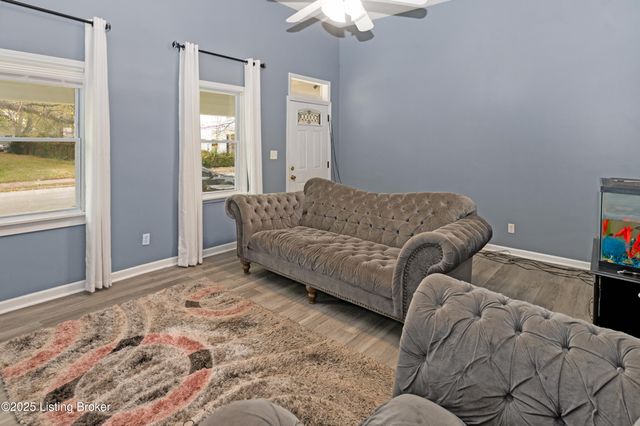 1926 W Chestnut St, Louisville, KY 40203