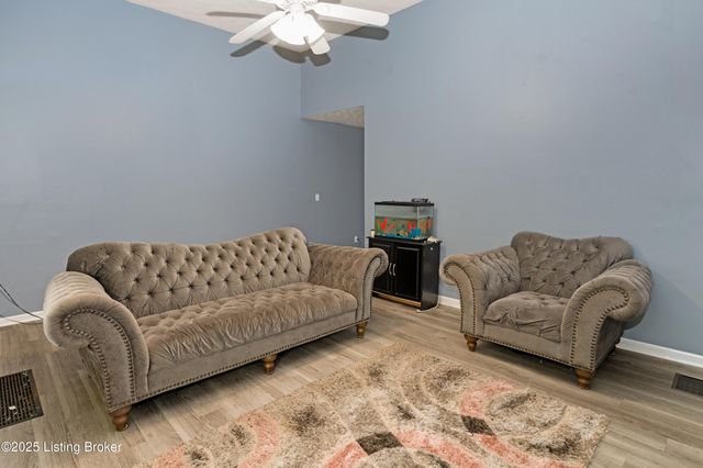 1926 W Chestnut St, Louisville, KY 40203