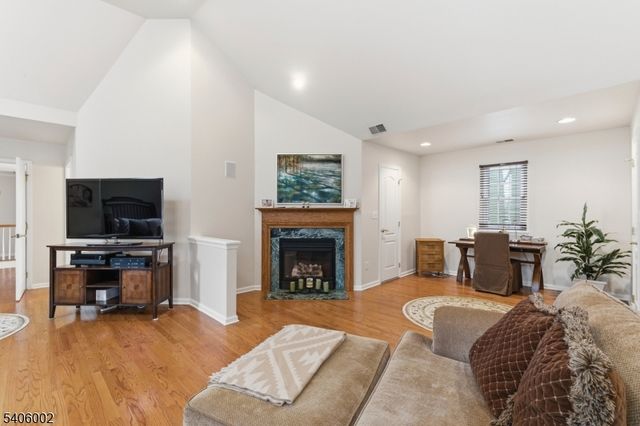 118 Apgar Way, Bethlehem Twp., NJ 08802