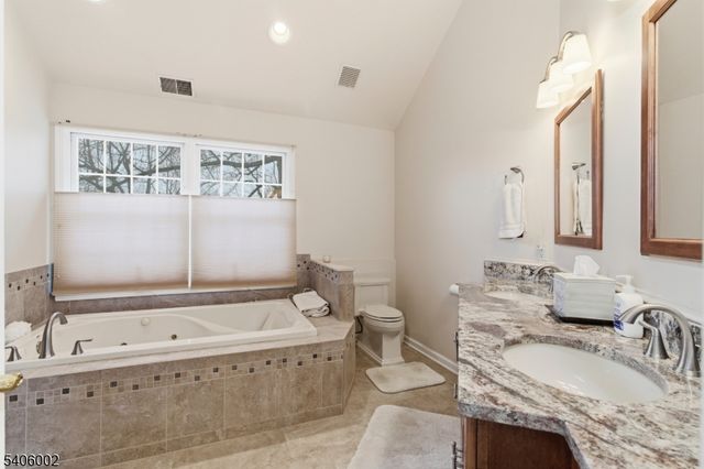 118 Apgar Way, Bethlehem Twp., NJ 08802