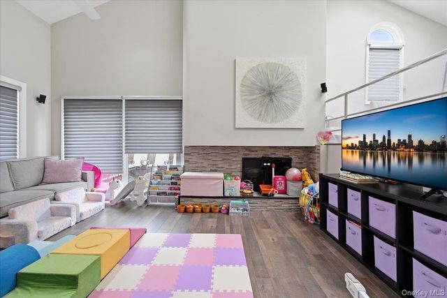 9 Adrian Drive, Ronkonkoma, NY 11779