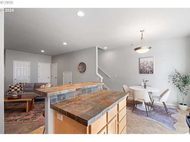 9228 Sw CASCARA Ln, Tualatin, OR 97062