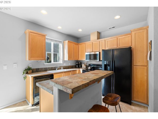 9228 Sw CASCARA Ln, Tualatin, OR 97062