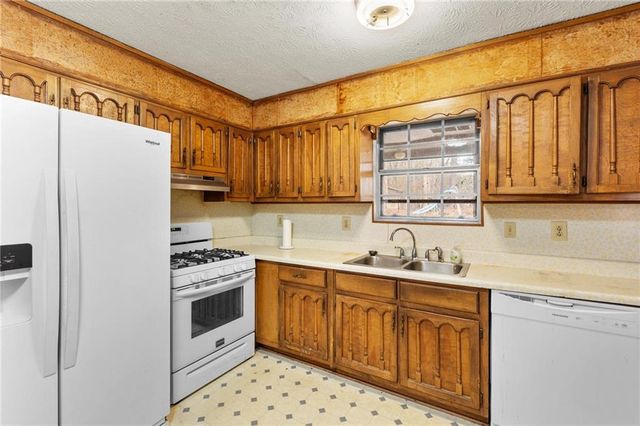 5890 Avenue Of Redwoods, Atlanta, GA 30349