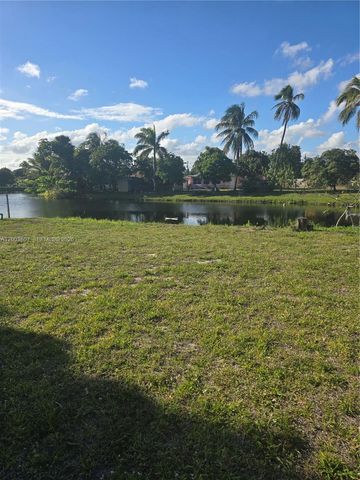 3531 NW 26th St, Lauderdale Lakes, FL 33311