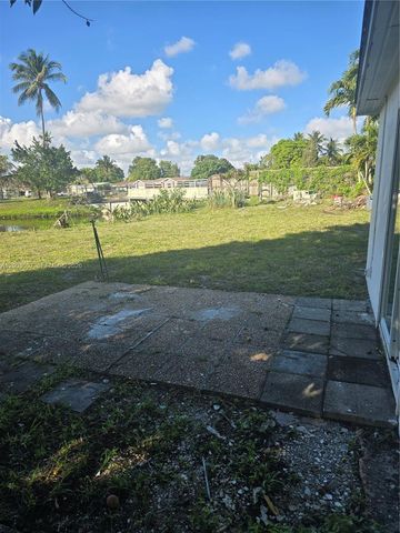 3531 NW 26th St, Lauderdale Lakes, FL 33311