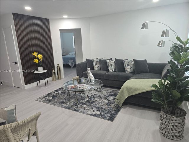 3531 NW 26th St, Lauderdale Lakes, FL 33311