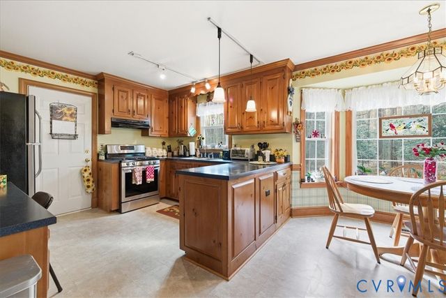 14110 Howlett Line Dr, Colonial Heights, VA 23834