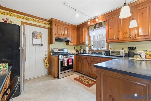 14110 Howlett Line Dr, Colonial Heights, VA 23834