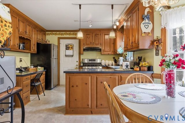 14110 Howlett Line Dr, Colonial Heights, VA 23834