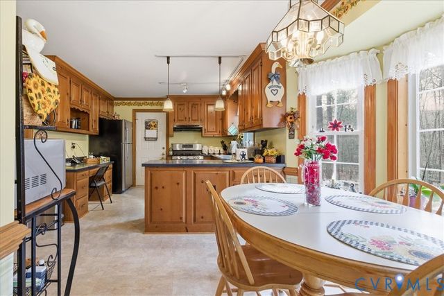 14110 Howlett Line Dr, Colonial Heights, VA 23834