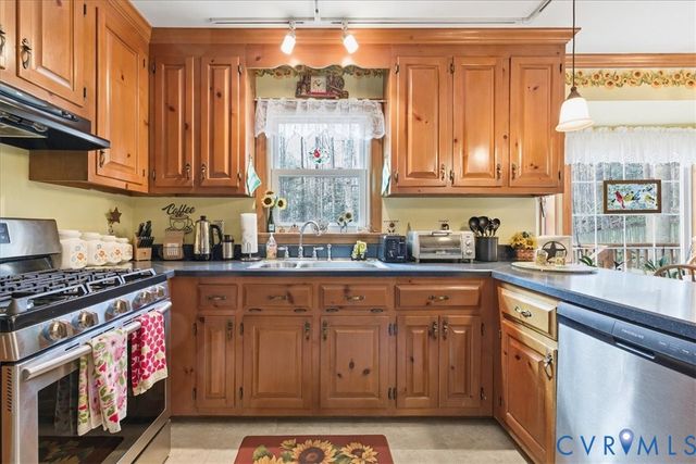 14110 Howlett Line Dr, Colonial Heights, VA 23834