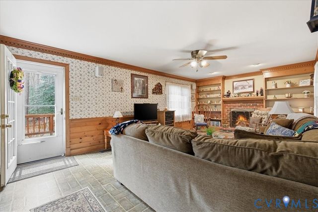 14110 Howlett Line Dr, Colonial Heights, VA 23834