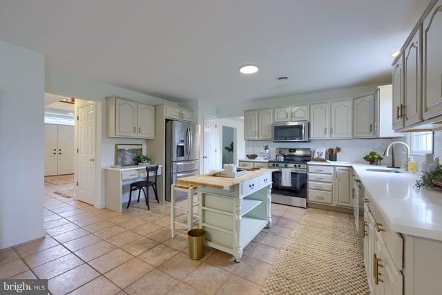 122 BEACON HILL RD, Temple, PA 19560