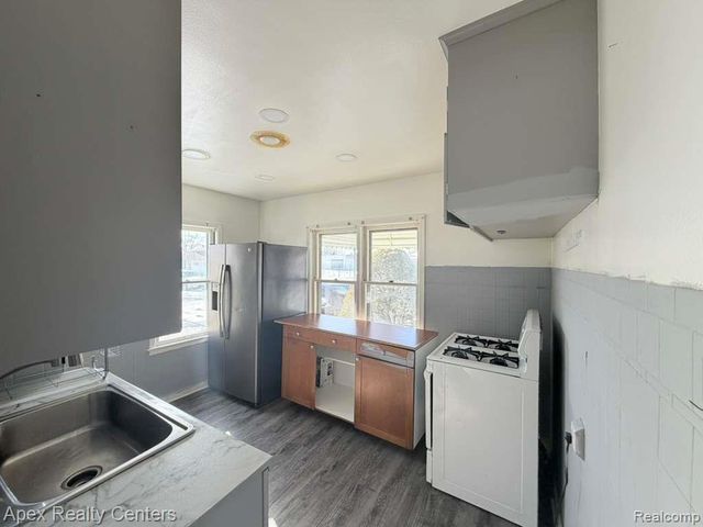 7232 Dolphin, Redford, MI 48239