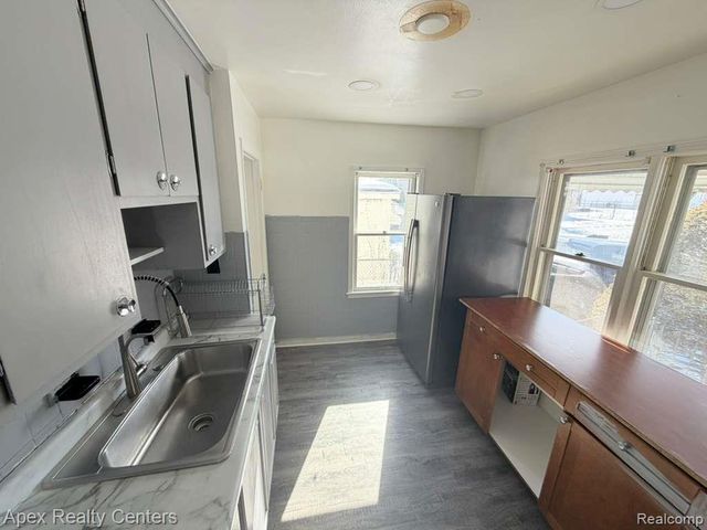 7232 Dolphin, Redford, MI 48239