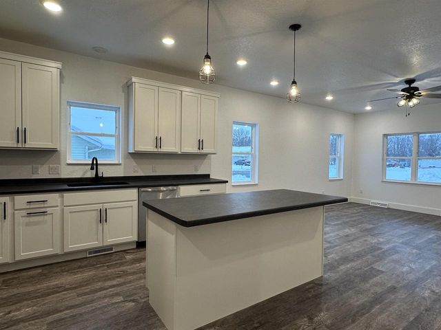 1222 Prairie Avenue, Janesville, WI 53545