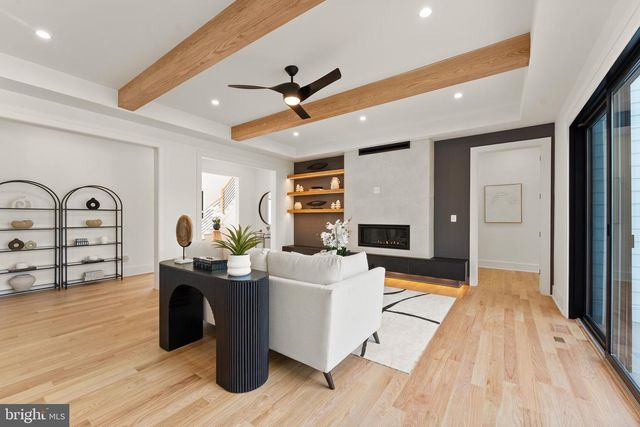 1324 TITANIA LN, Mclean, VA 22102
