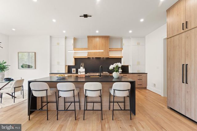 1324 TITANIA LN, Mclean, VA 22102