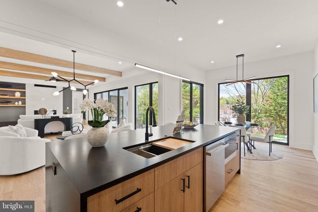 1324 TITANIA LN, Mclean, VA 22102