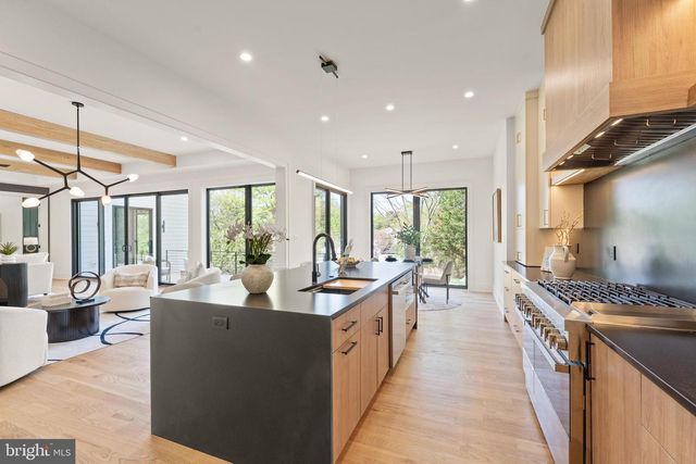 1324 TITANIA LN, Mclean, VA 22102