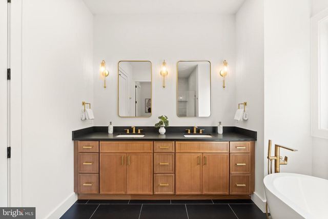 1324 TITANIA LN, Mclean, VA 22102