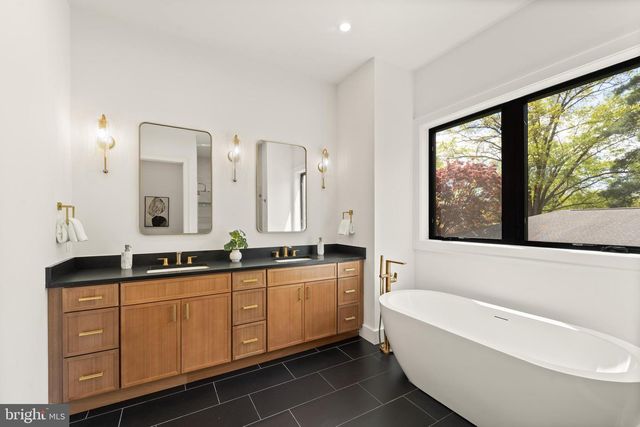 1324 TITANIA LN, Mclean, VA 22102
