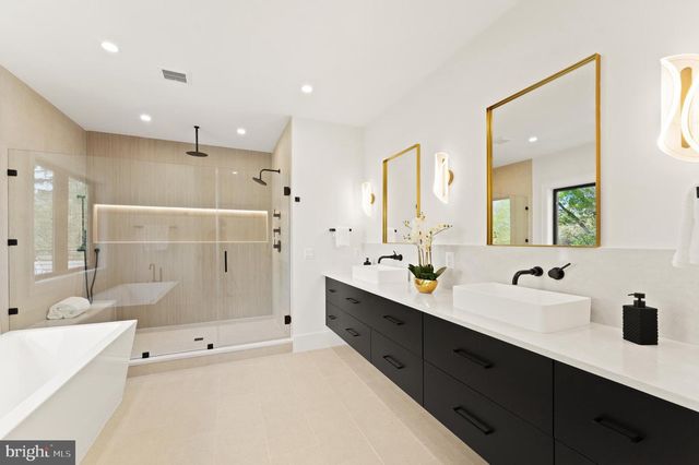 1324 TITANIA LN, Mclean, VA 22102