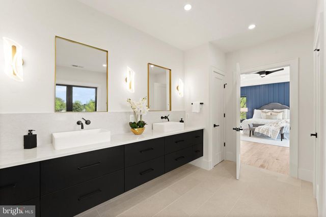 1324 TITANIA LN, Mclean, VA 22102