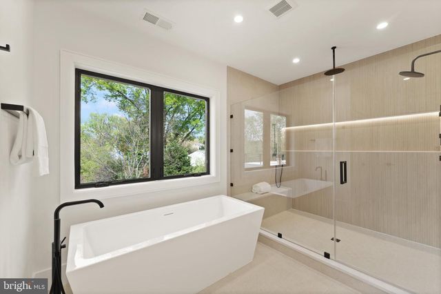 1324 TITANIA LN, Mclean, VA 22102